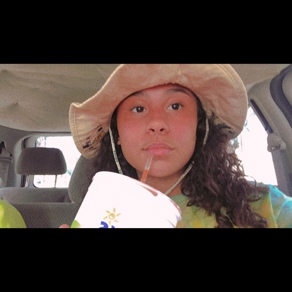 Meet your Posher, Cierra - Picture 1 of 1